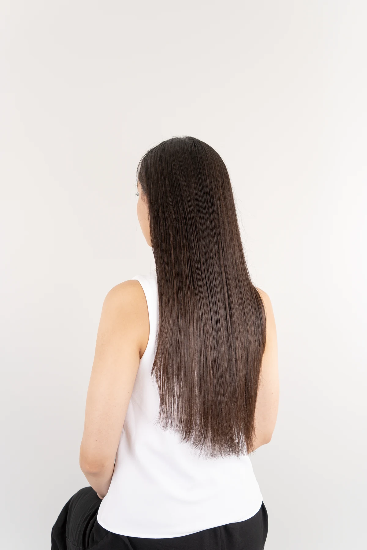 ロングヘアにソニックヒートアイロンIPを使用した後の斜め後方